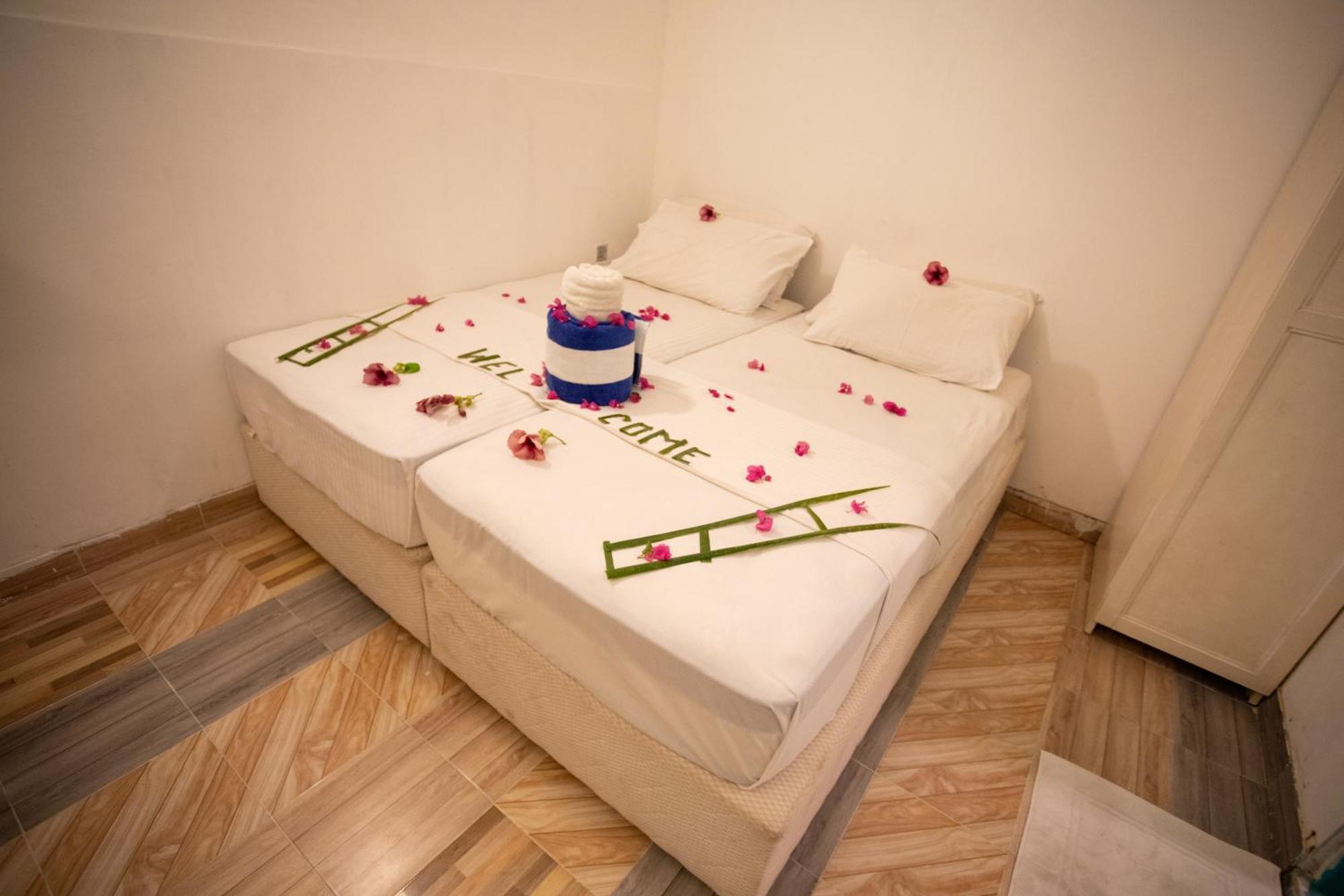 Ihaven Thulusdhoo Hotel Ngoại thất bức ảnh