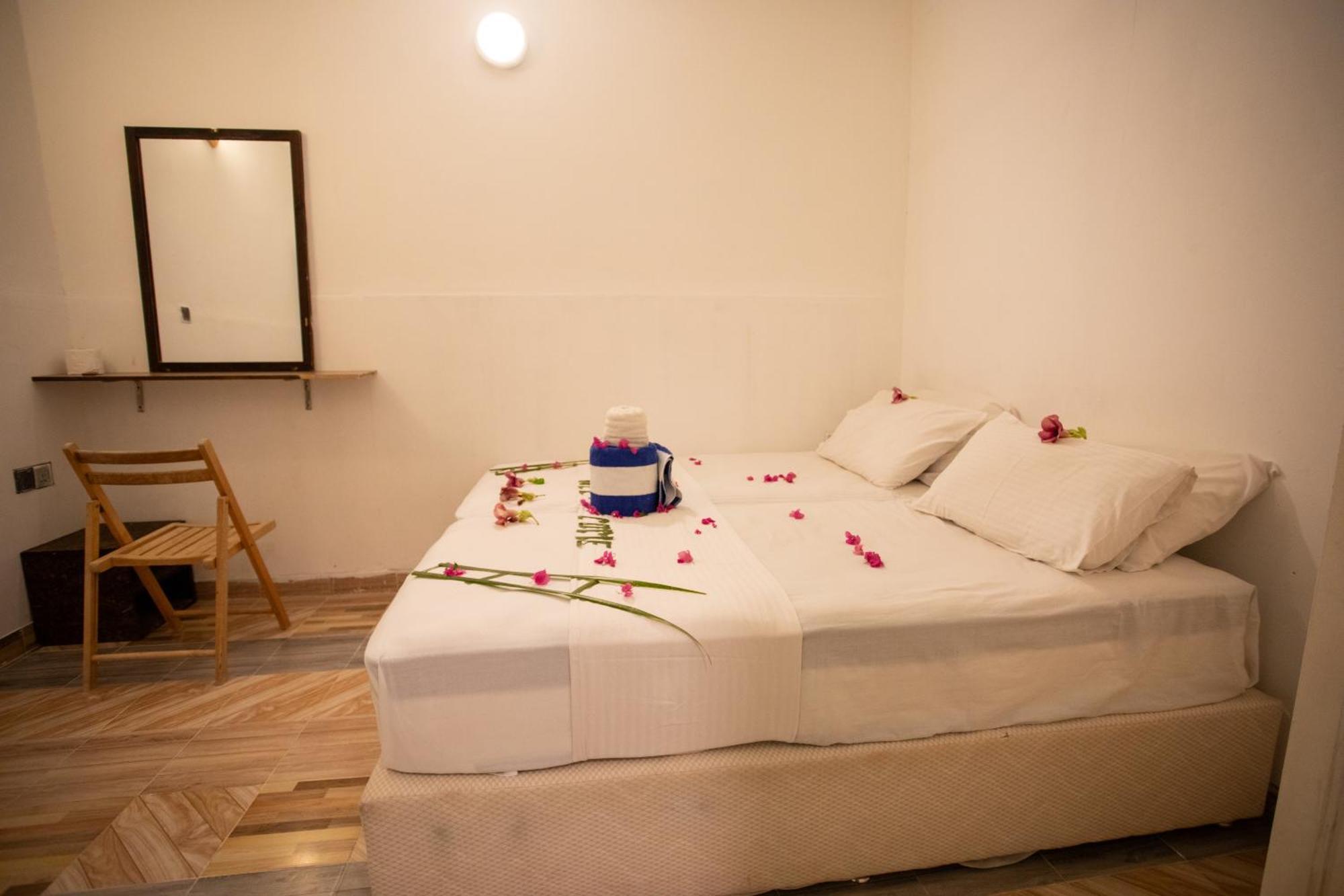 Ihaven Thulusdhoo Hotel Ngoại thất bức ảnh