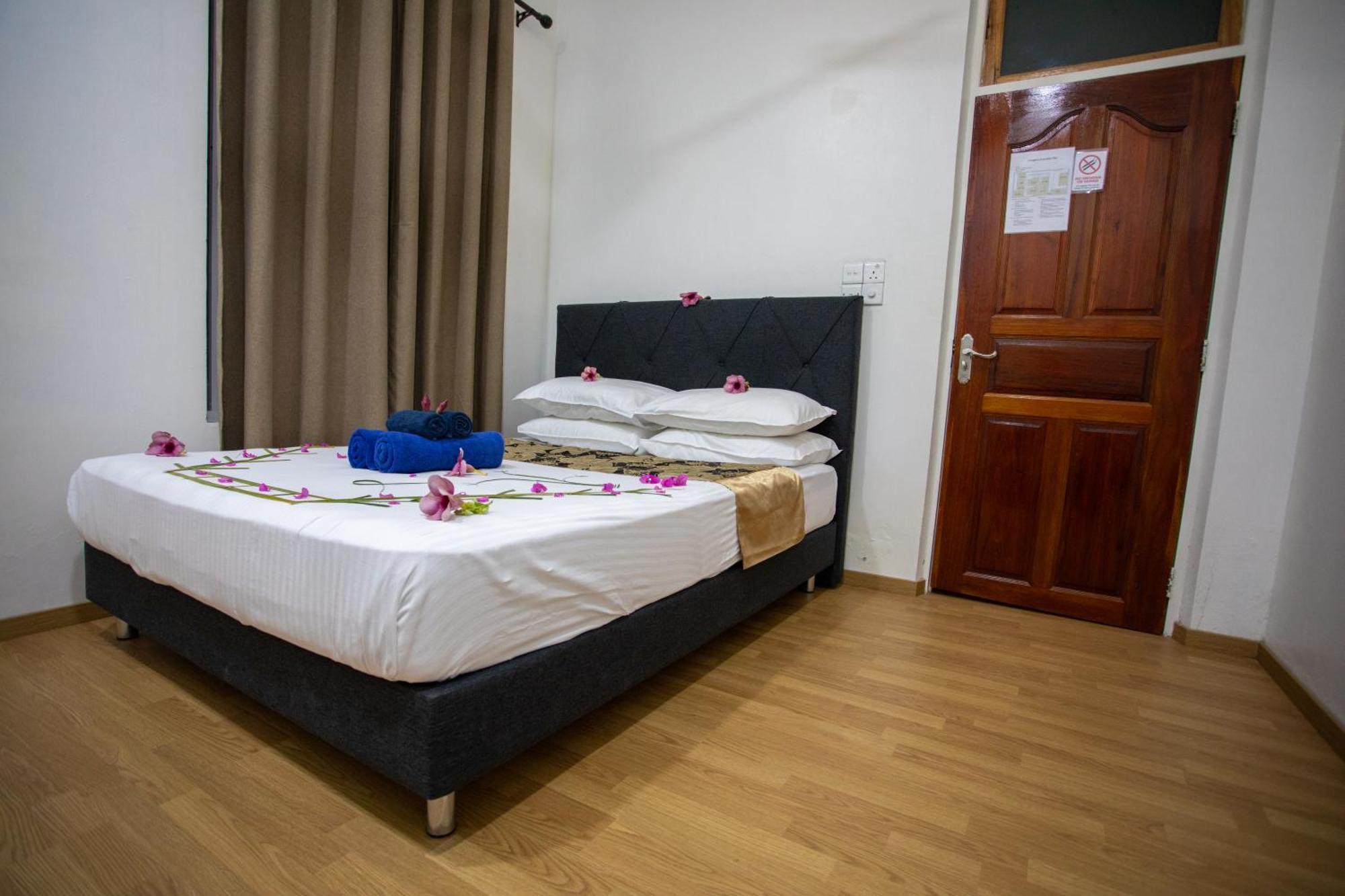 Ihaven Thulusdhoo Hotel Ngoại thất bức ảnh