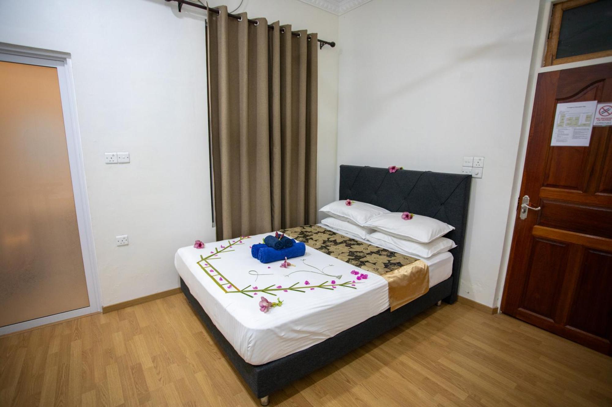 Ihaven Thulusdhoo Hotel Ngoại thất bức ảnh