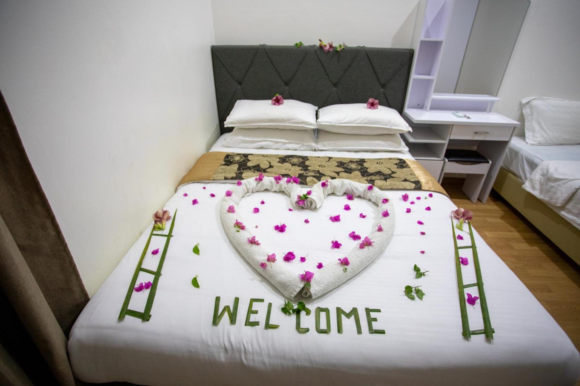 Ihaven Thulusdhoo Hotel Ngoại thất bức ảnh